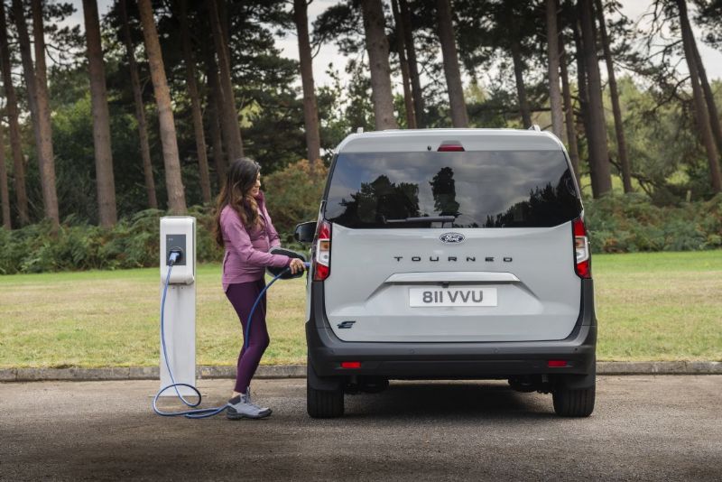 Nový elektrický Ford E-Tourneo Courier