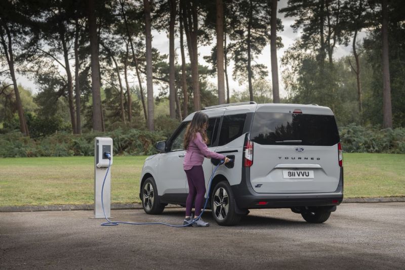 Nový elektrický Ford E-Tourneo Courier