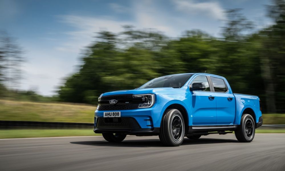 Nové modely Ford Ranger a Tourneo Custom se závodní DNA upoutají pozornost při práci i zábavě