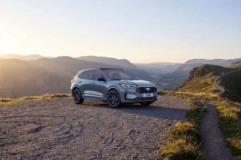 Vylepšený Ford Puma přináší v novém modelovém roce delší dojezd a technologii asistované jízdy BlueCruise