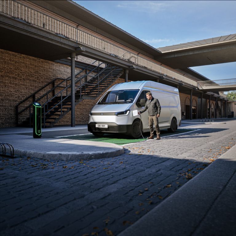 Ford Pro zahajuje předprodej nového modelu Transit City. Elektrická dodávka stojí od 798 900 Kč bez DPH